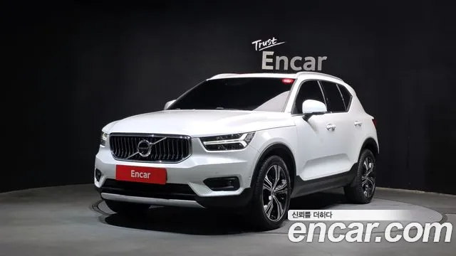 Volvo XC40 2022 — photo 1