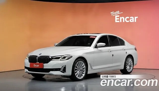 BMW 5-Series 2023 — photo 1