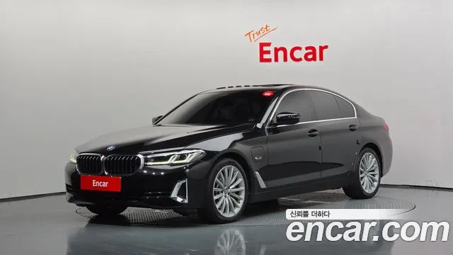 BMW 5-Series 2023 — photo 1