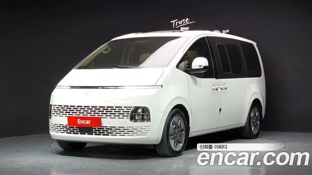 Hyundai Staria 2025 — photo 1