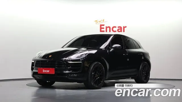 Porsche Macan 2017 — photo 1