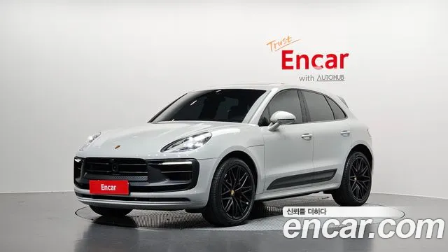 Porsche Macan 2023 — photo 1