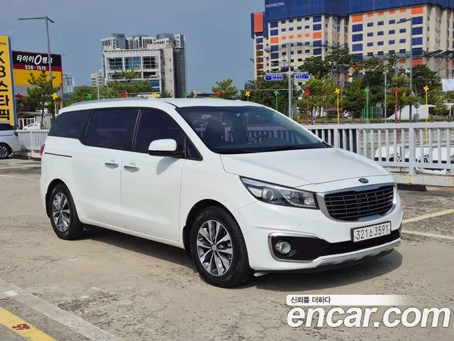 Kia Canival 2017 — photo 1
