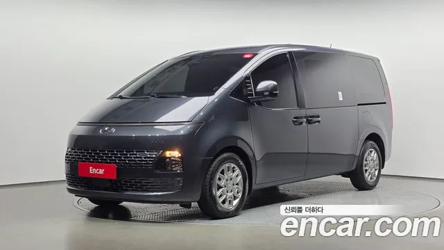 Hyundai Staria 2023 — photo 1