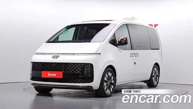 Hyundai Staria 2023 — photo 1