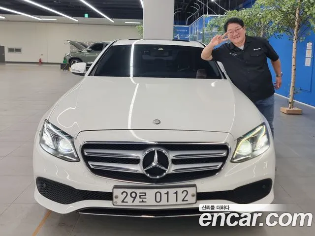 Mercedes-Benz E-Class 2017 — photo 1