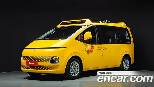 Hyundai Staria 2025 — photo 1