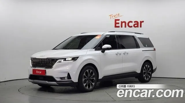 Kia Canival 2023 — photo 1