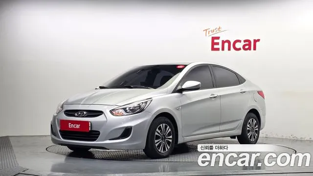 Hyundai Accent 2012 — photo 1