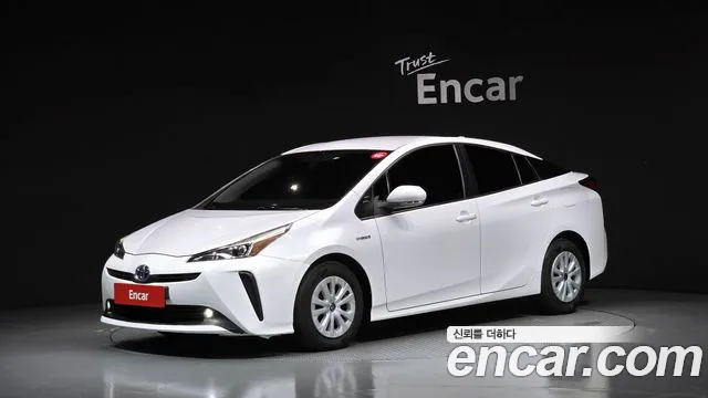 Toyota Prius 2019 — photo 1