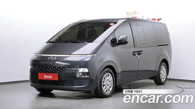 Hyundai Staria 2023 — photo 1