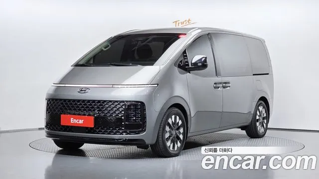 Hyundai Staria 2023 — photo 1