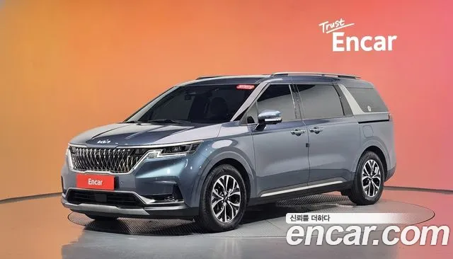 Kia Canival 2023 — photo 1