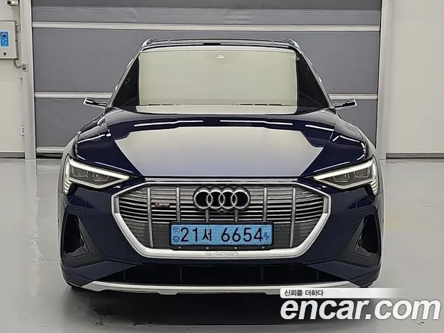 Audi e-tron 2022 — photo 1