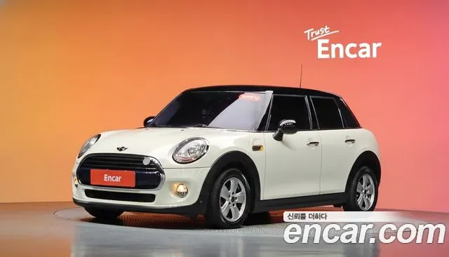 Mini Cooper 2017 — photo 1