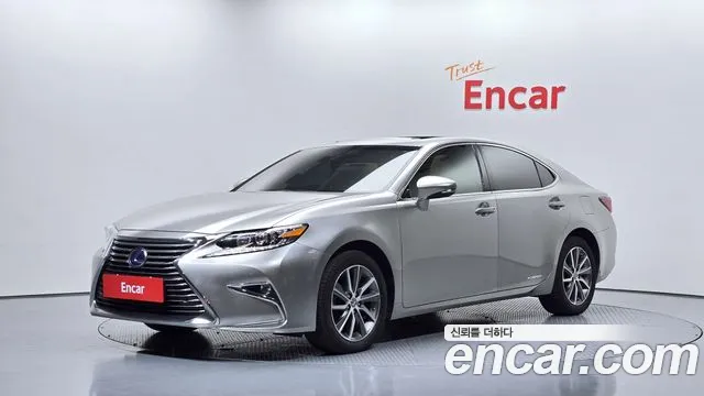 Lexus ES 2017 — photo 1