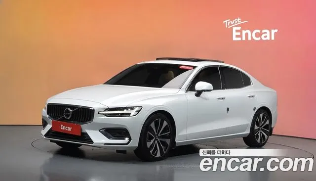 Volvo S60 2023 — photo 1
