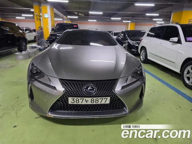 Lexus LC 2018 — photo 1