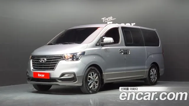 Hyundai Starex 2018 — photo 1