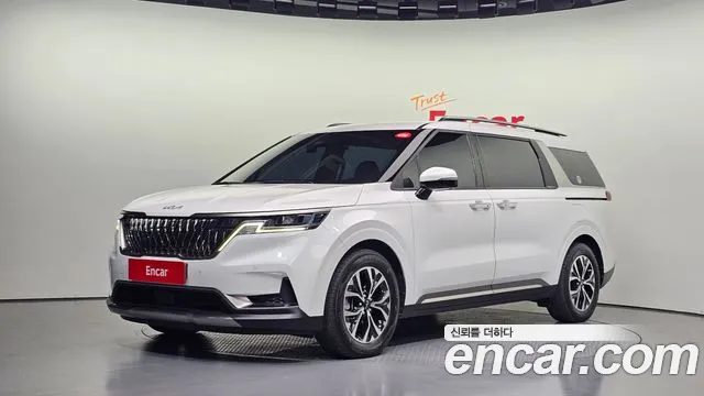 Kia Canival 2023 — photo 1