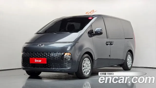 Hyundai Staria 2023 — photo 1