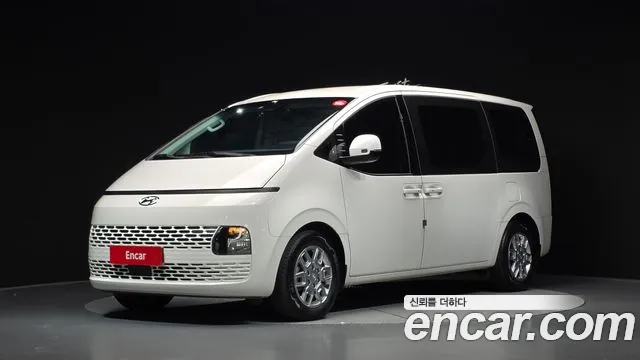 Hyundai Staria 2022 — photo 1