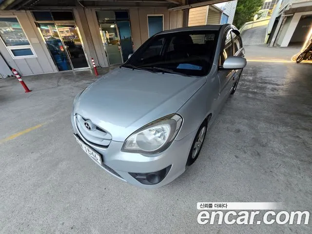 Hyundai Verna 2010 — photo 1