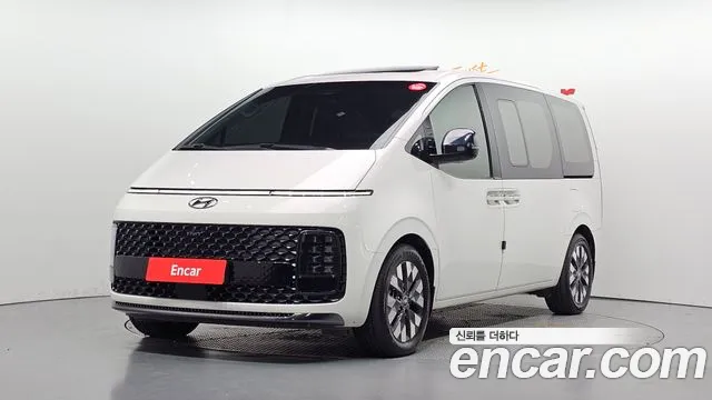 Hyundai Staria 2024 — photo 1
