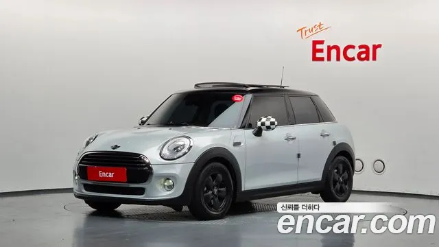 Mini Cooper 2016 — photo 1