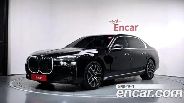BMW 7-Series 2023 — photo 1