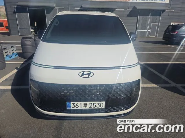 Hyundai Staria 2025 — photo 1