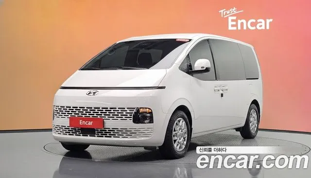 Hyundai Staria 2023 — photo 1