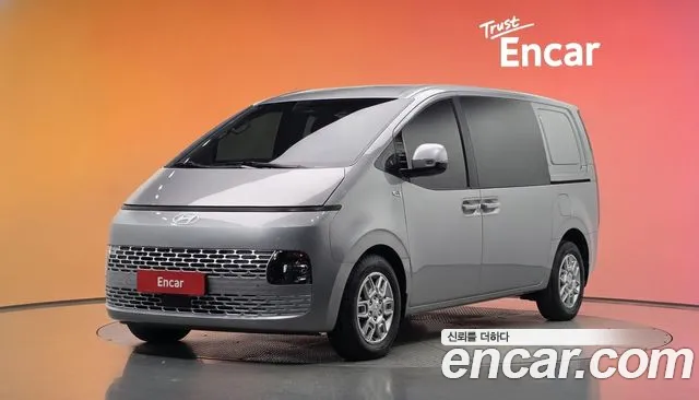 Hyundai Staria 2025 — photo 1
