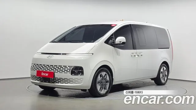 Hyundai Staria 2025 — photo 1