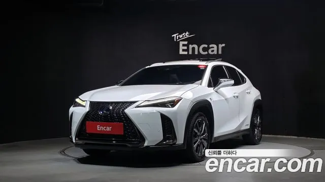 Lexus UX 2022 — photo 1
