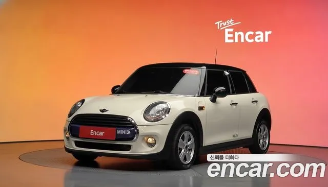 Mini Cooper 2017 — photo 1