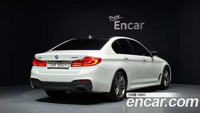 BMW 5-Series 2018 — photo 1