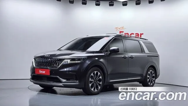Kia Canival 2023 — photo 1