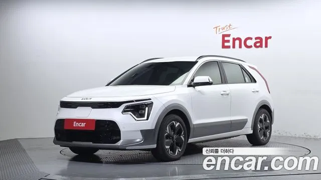 Kia Niro 2023 — photo 1