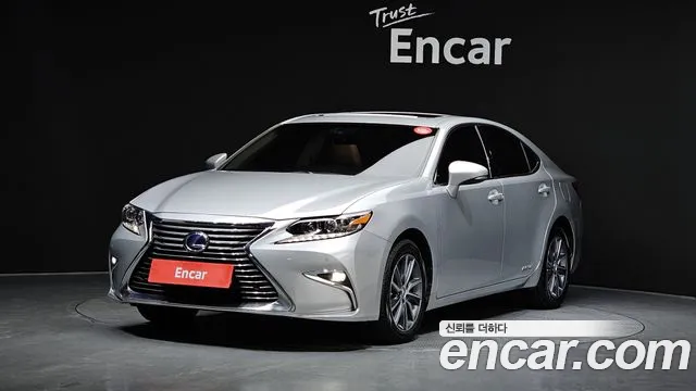 Lexus ES 2017 — photo 1