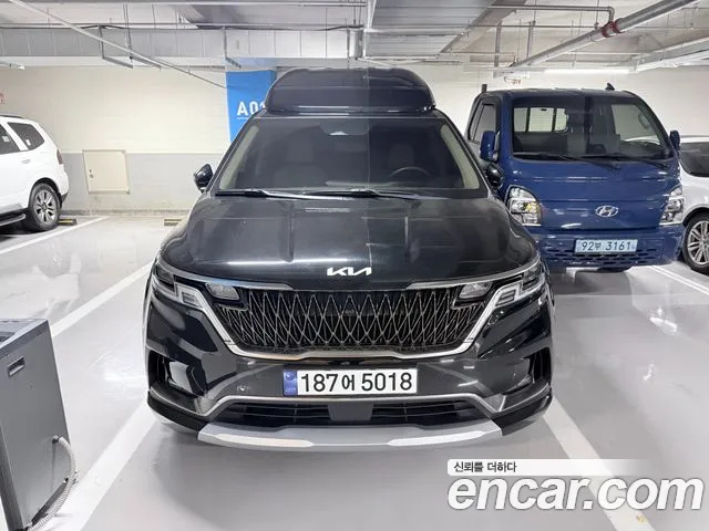 Kia Canival 2023 — photo 1