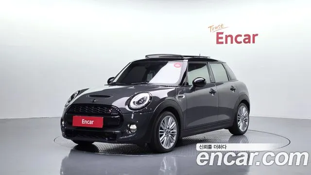 Mini Cooper 2015 — photo 1