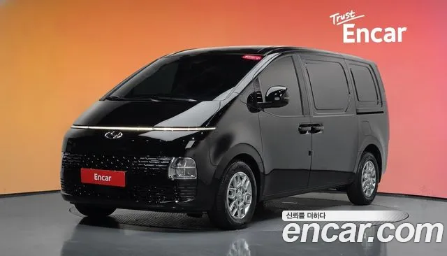 Hyundai Staria 2024 — photo 1
