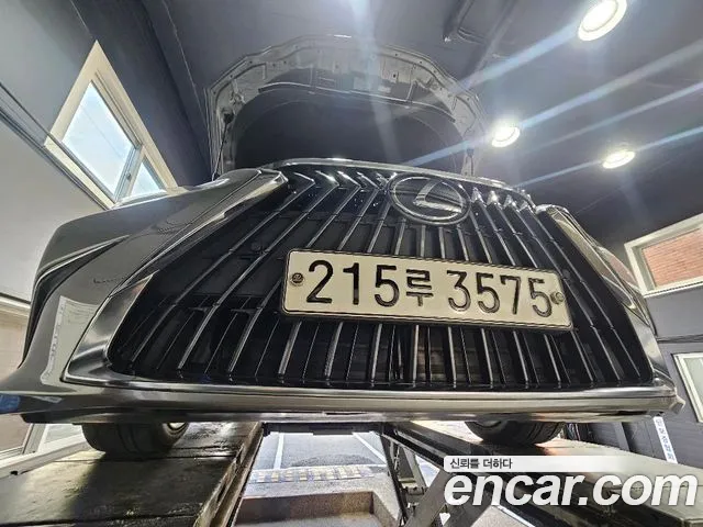 Lexus ES 2023 — photo 1
