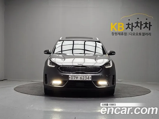 Kia Niro 2018 — photo 1