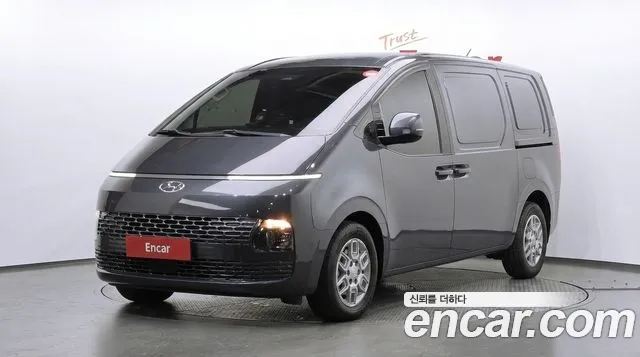 Hyundai Staria 2022 — photo 1