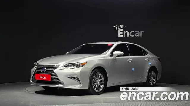 Lexus ES 2018 — photo 1