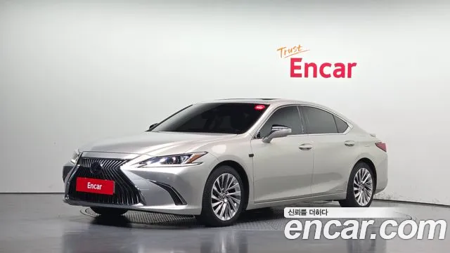 Lexus ES 2019 — photo 1