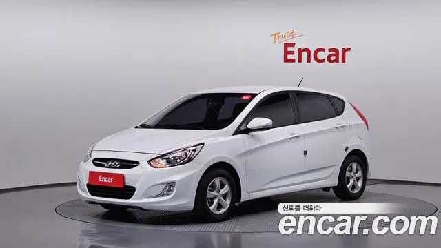 Hyundai Accent 2012 — photo 1