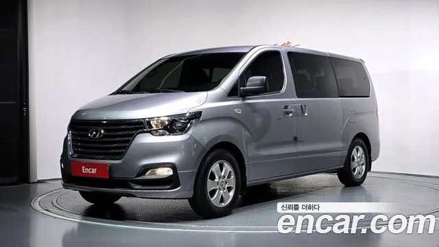 Hyundai Starex 2021 — photo 1